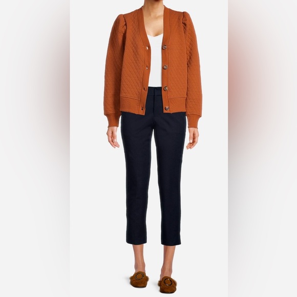 NWT Women’s Quilted Button Top - Picture 3 of 5